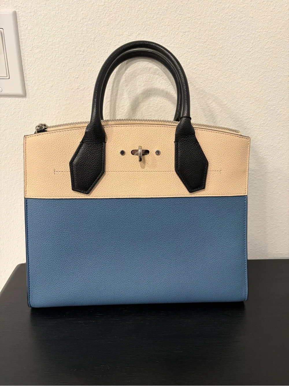 Louis Vuitton City steamer leather handbag in blue - Picture 2 of 14
